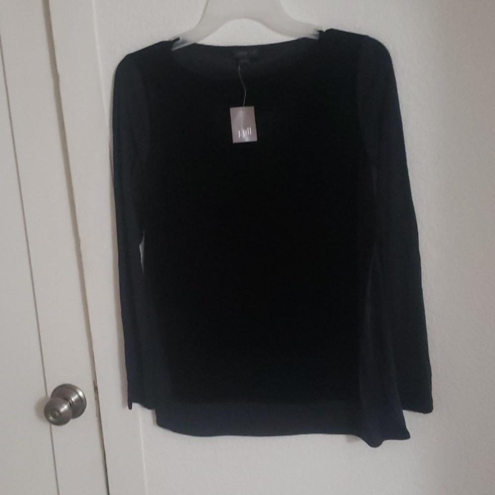 Long black women's shirt. New with tags size xs.